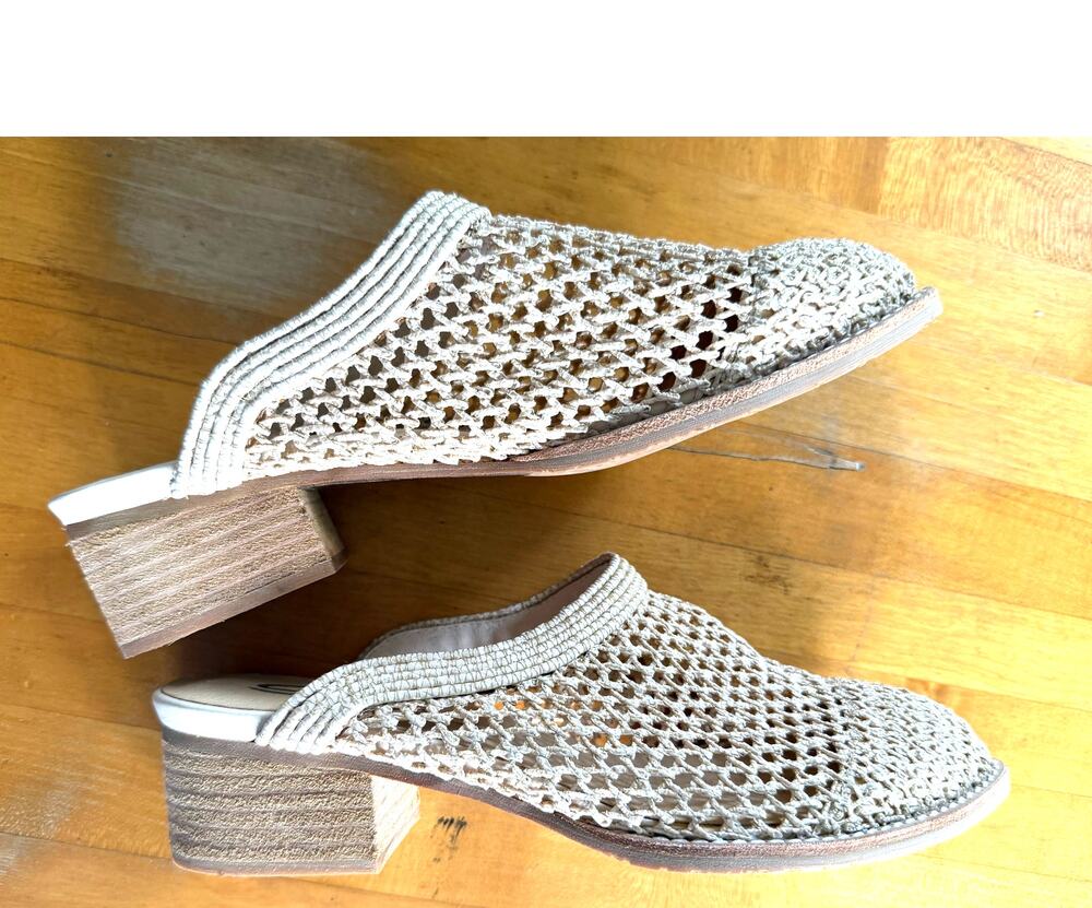 Sbicca Natural Straw Raffia Mules Vintage Collection Pointed Toe Slip On Size 8